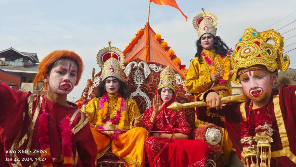 महादेव में शिव आर्ट श्री राम लीला कमेटी ने श्री राम मंदिर प्राण प्रतिष्ठा के दौरान निकाली शोभा यात्रा 